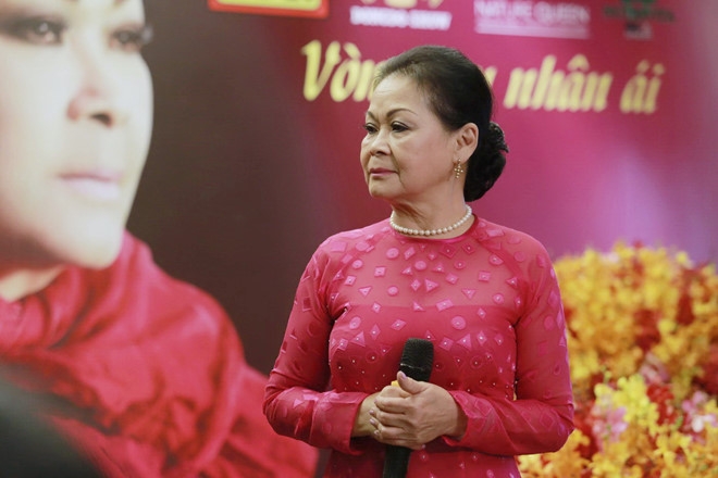 Khanh Ly: 'Toi hat 55 nam nhung khong biet not nhac nao' hinh anh 2