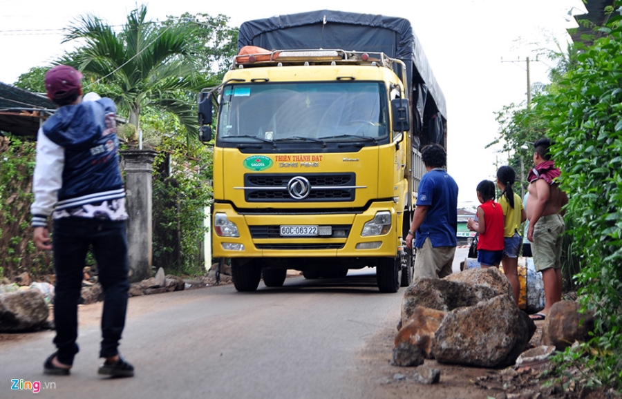 Dan lan da ra duong chan oto ne tram BOT hinh anh 11