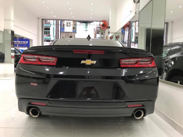 Thêm hàng hiếm Chevrolet Camaro RS 2017 được đưa về nước, trang bị thêm mâm độ của Ruff - Ảnh 2.