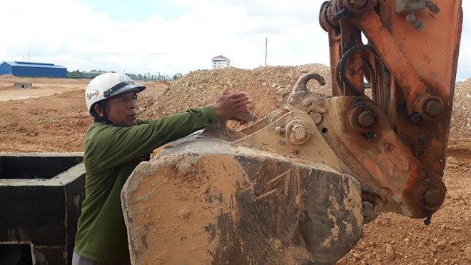 Ong be tong tuot day cap de chet cong nhan xay dung hinh anh 2