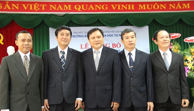  PGS.TS Vũ Hải Quân (ngoài cùng bên trái) là thành viên trẻ nhất trong Ban giám hiệu trường ĐH Khoa học Tự nhiên TP.HCM (ảnh ĐH Quốc gia TP.HCM). 