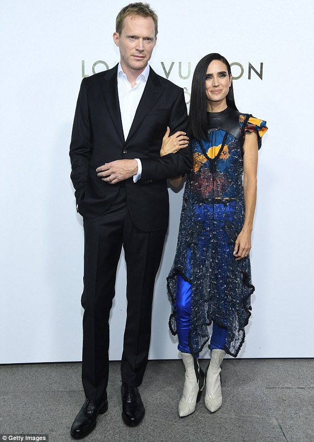 Dien mot ao lien quan ca tinh nhu sao Hollywood hinh anh 6