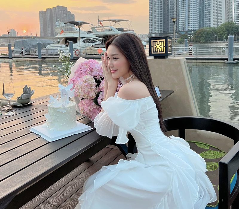 Nhan sắc xinh đẹp của Trân Phạm được nhiều người nhận định là xuất sắc nhất trong dàn nữ chính Tỏ Tình Hoàn Mỹ từ trước đến nay.
