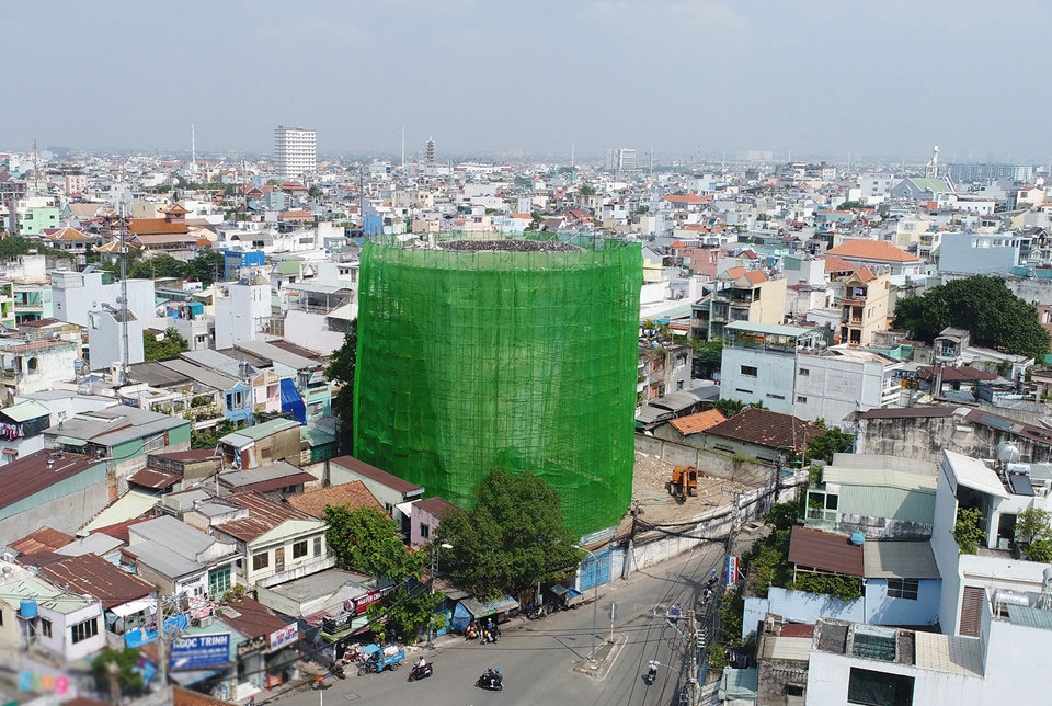 Bên trong thủy đài khổng lồ đang tháo dỡ ở Sài Gòn