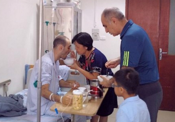 Bức thư tri ân Việt Nam của bố chàng trai Tây ung thư Bức thư tri ân Việt Nam của bố chàng trai Tây ung thư