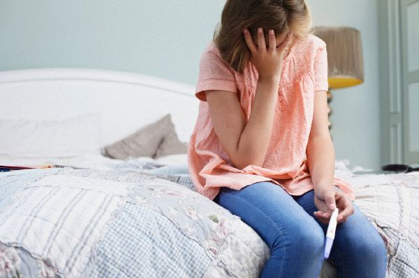 Chồng không biết tôi đang có thai với người tình