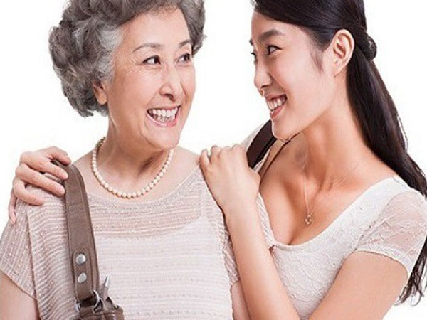Khổ vì mẹ chồng hai mặt