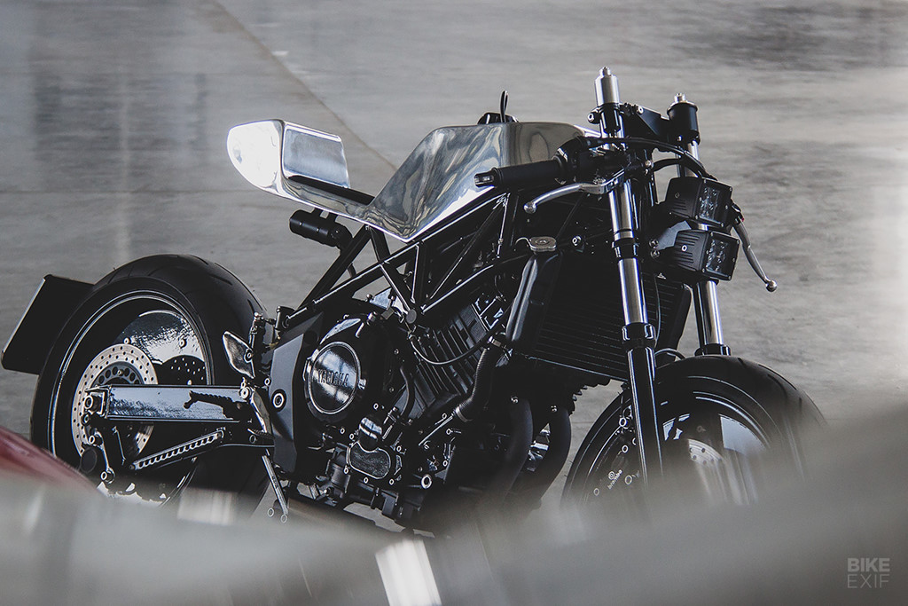 Cận cảnh mẫu độ cafe - streetfighter Yamaha TRX850 từ Nga Cận cảnh mẫu độ cafe - streetfighter Yamaha TRX850 từ Nga