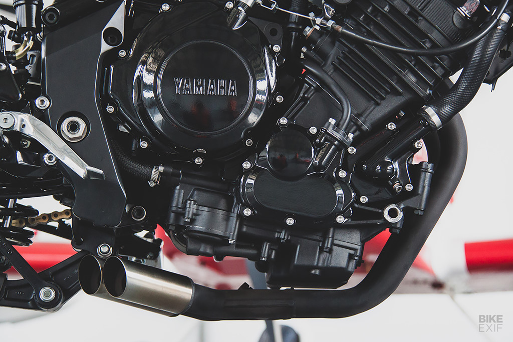 Cận cảnh mẫu độ cafe - streetfighter Yamaha TRX850 từ Nga Cận cảnh mẫu độ cafe - streetfighter Yamaha TRX850 từ Nga