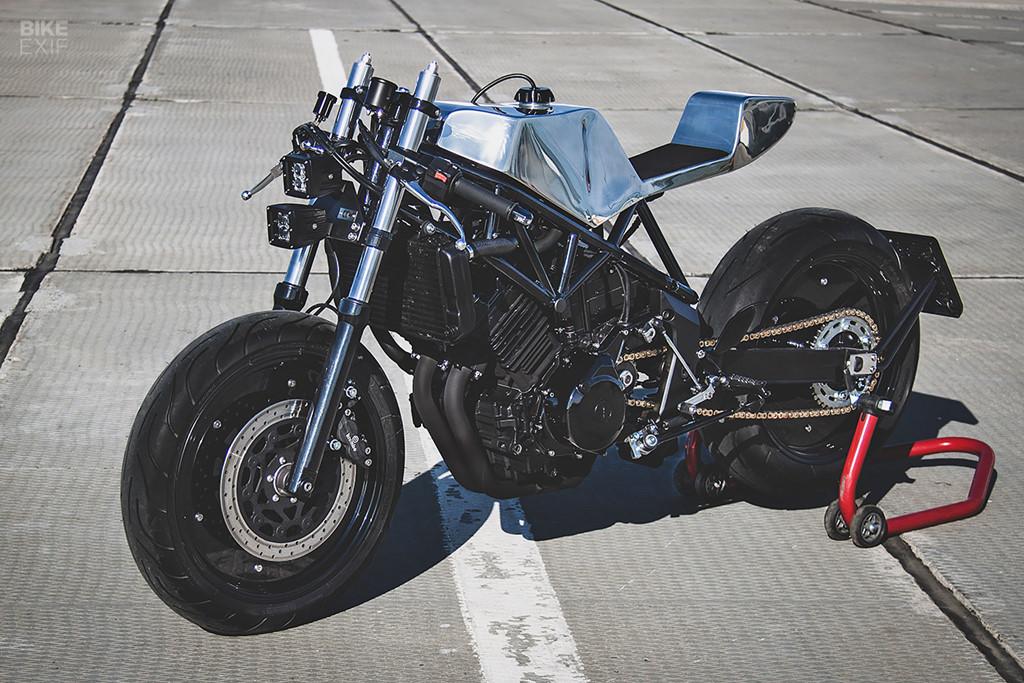 Cận cảnh mẫu độ cafe - streetfighter Yamaha TRX850 từ Nga Cận cảnh mẫu độ cafe - streetfighter Yamaha TRX850 từ Nga