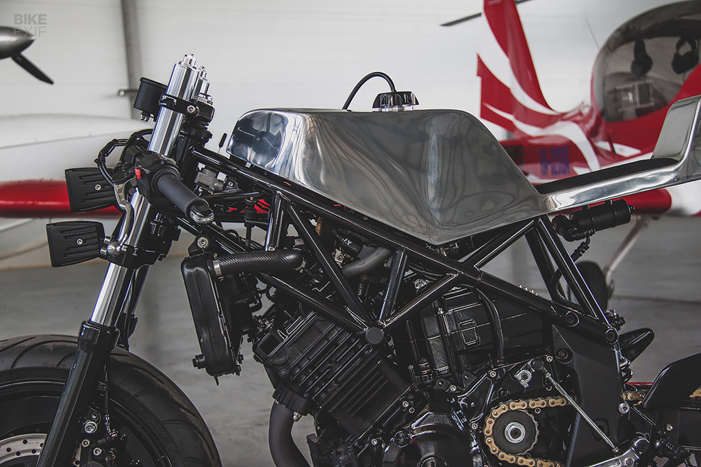 Cận cảnh mẫu độ cafe - streetfighter Yamaha TRX850 từ Nga Cận cảnh mẫu độ cafe - streetfighter Yamaha TRX850 từ Nga