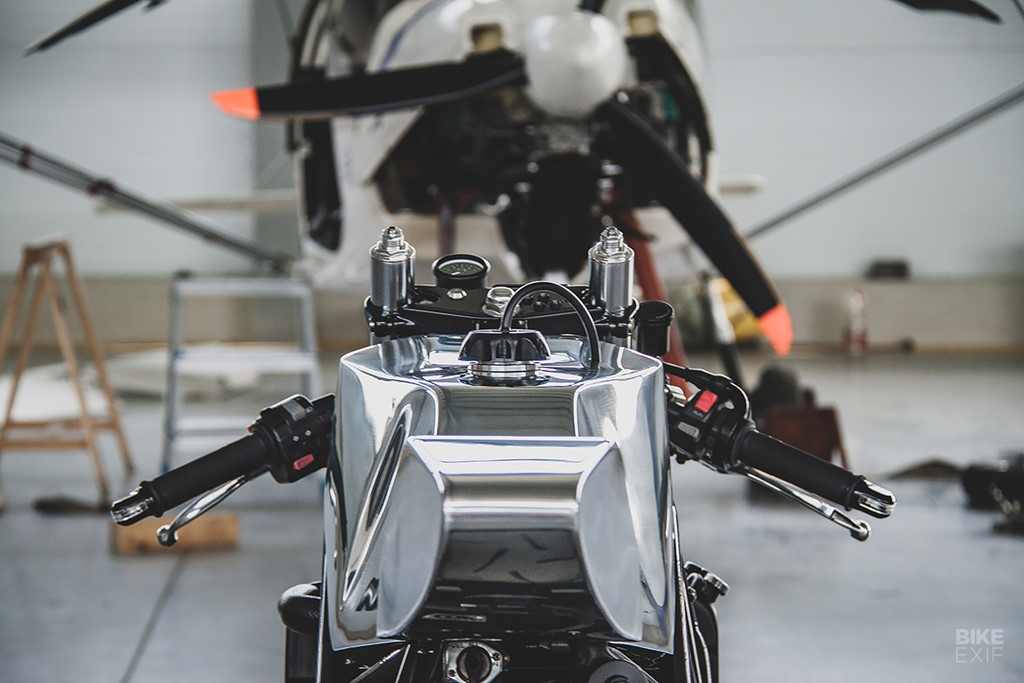 Cận cảnh mẫu độ cafe - streetfighter Yamaha TRX850 từ Nga Cận cảnh mẫu độ cafe - streetfighter Yamaha TRX850 từ Nga