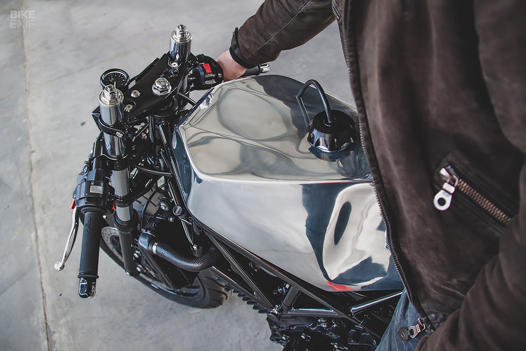 Cận cảnh mẫu độ cafe - streetfighter Yamaha TRX850 từ Nga Cận cảnh mẫu độ cafe - streetfighter Yamaha TRX850 từ Nga