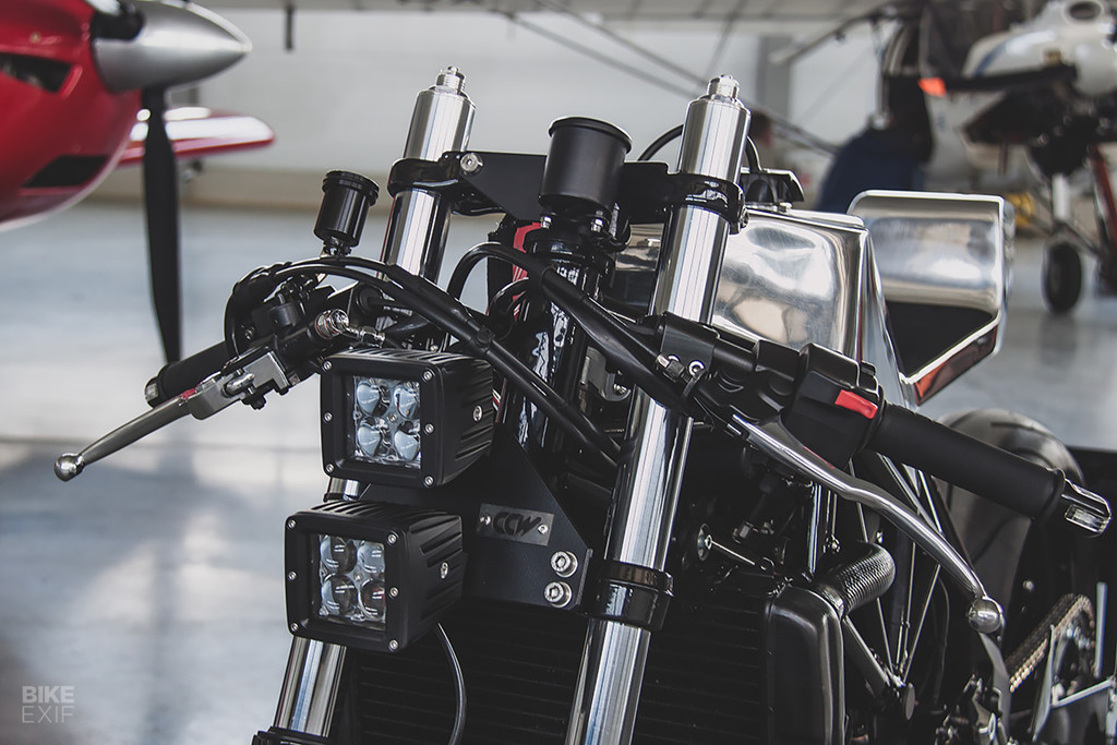 Cận cảnh mẫu độ cafe - streetfighter Yamaha TRX850 từ Nga Cận cảnh mẫu độ cafe - streetfighter Yamaha TRX850 từ Nga