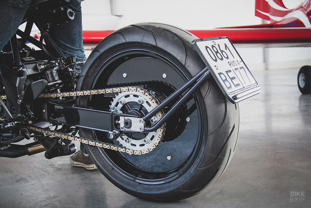 Cận cảnh mẫu độ cafe - streetfighter Yamaha TRX850 từ Nga Cận cảnh mẫu độ cafe - streetfighter Yamaha TRX850 từ Nga