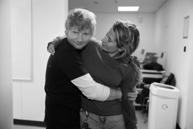 Hoàng tử tình ca Ed Sheeran bất ngờ thú nhận đã kết hôn