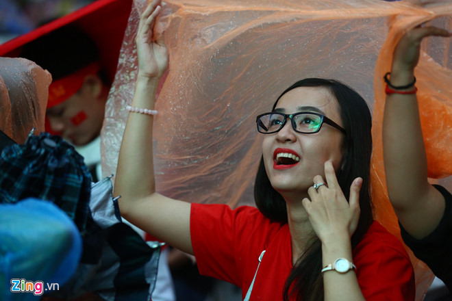 Hàng triệu cổ động viên lặng người sau loạt penalty cân não