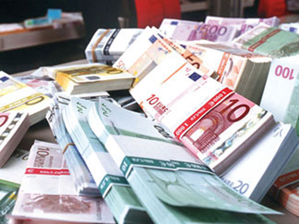 Tỷ giá ngoại tệ ngày 6/9: Toàn thế giới lao dốc, USD treo cao