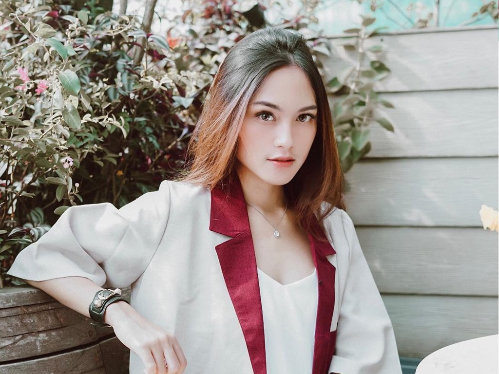 Hot girl cung bọ cạp có bạn trai thiếu gia, nổi tiếng ở Indonesia Hot girl cung bọ cạp có bạn trai thiếu gia, nổi tiếng ở Indonesia
