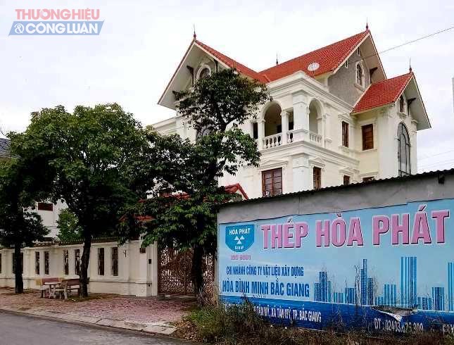 Choáng ngợp với khu biệt thự bề thế được cho là của nhiều quan chức tỉnh Bắc Giang Choáng ngợp với khu biệt thự bề thế được cho là của nhiều quan chức tỉnh Bắc Giang