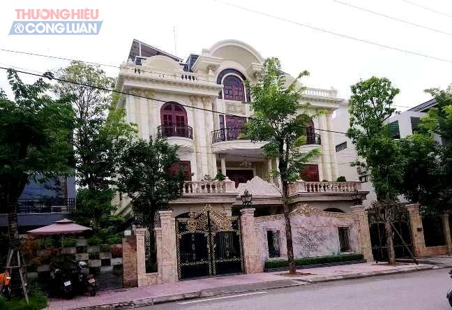 Choáng ngợp với khu biệt thự bề thế được cho là của nhiều quan chức tỉnh Bắc Giang Choáng ngợp với khu biệt thự bề thế được cho là của nhiều quan chức tỉnh Bắc Giang