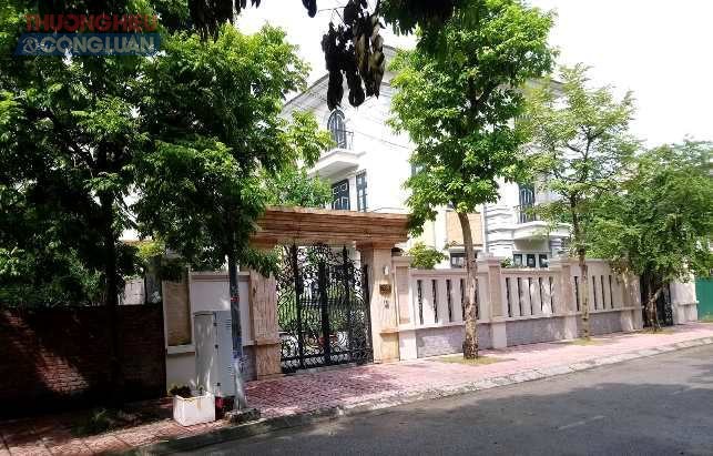 Choáng ngợp với khu biệt thự bề thế được cho là của nhiều quan chức tỉnh Bắc Giang Choáng ngợp với khu biệt thự bề thế được cho là của nhiều quan chức tỉnh Bắc Giang