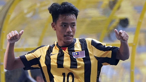 Cầu thủ Malaysia tái hiện pha kung-fu của De Jong ở giải U16 châu Á