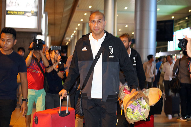 Huyền thoại Juventus đến Việt Nam: Được CĐV tặng nón lá Huyền thoại Juventus đến Việt Nam: Được CĐV tặng nón lá