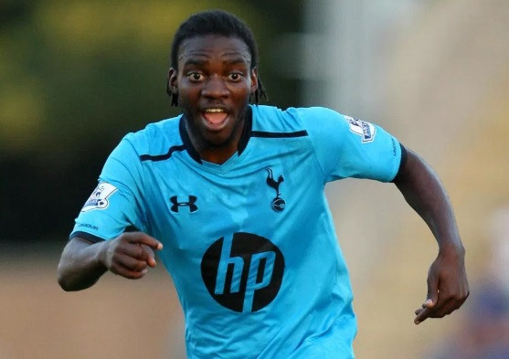 Cựu cầu thủ Tottenham bị sa thải vì mang mã tấu đến sân tập Cựu cầu thủ Tottenham bị sa thải vì mang mã tấu đến sân tập