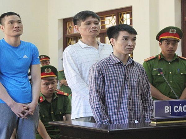 Thuê nửa tỷ đồng để bắn chết giám đốc doanh nghiệp, 2 bị cáo lĩnh án tử Thuê nửa tỷ đồng để bắn chết giám đốc doanh nghiệp, 2 bị cáo lĩnh án tử