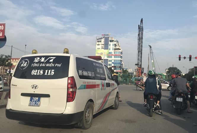 Bí ẩn xe cấp cứu dù mang biển xanh Bí ẩn xe cấp cứu dù mang biển xanh