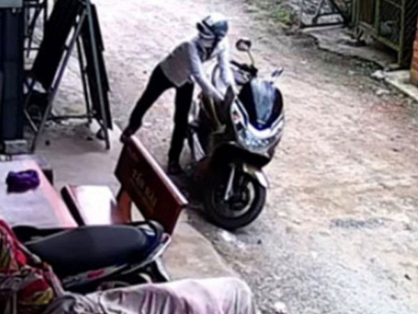 Đi mượn xe nhà người quen, thầy giáo trộm luôn tài sản Đi mượn xe nhà người quen, thầy giáo trộm luôn tài sản