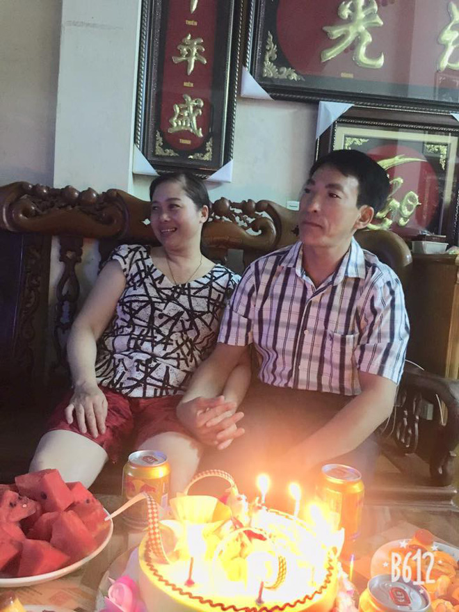9 giờ tối đi làm về, cô gái bị bơ vì bố mẹ say sưa với việc không ngờ 9 giờ tối đi làm về, cô gái bị bơ vì bố mẹ say sưa với việc không ngờ