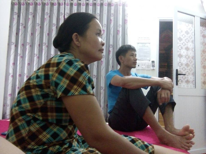 9 giờ tối đi làm về, cô gái bị bơ vì bố mẹ say sưa với việc không ngờ 9 giờ tối đi làm về, cô gái bị bơ vì bố mẹ say sưa với việc không ngờ