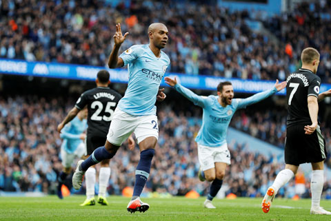 Fernandinho mới là hơi thở của Man City - 1