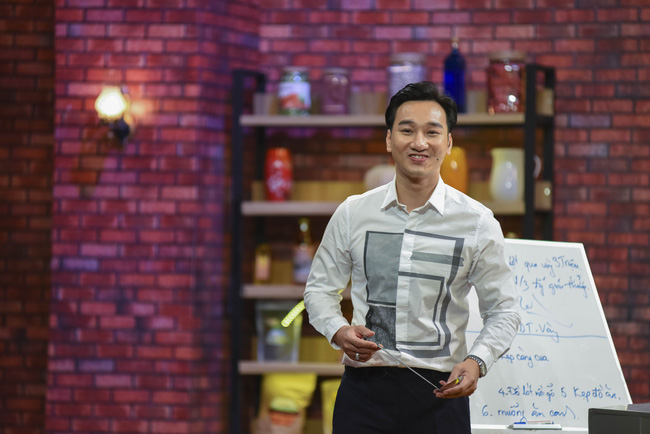 MC Thành Trung sốc khi Hải Triều chặt chém tưng bừng, bắt nạt đồng nghiệp trên sóng truyền hình MC Thành Trung sốc khi Hải Triều chặt chém tưng bừng, bắt nạt đồng nghiệp trên sóng truyền hình