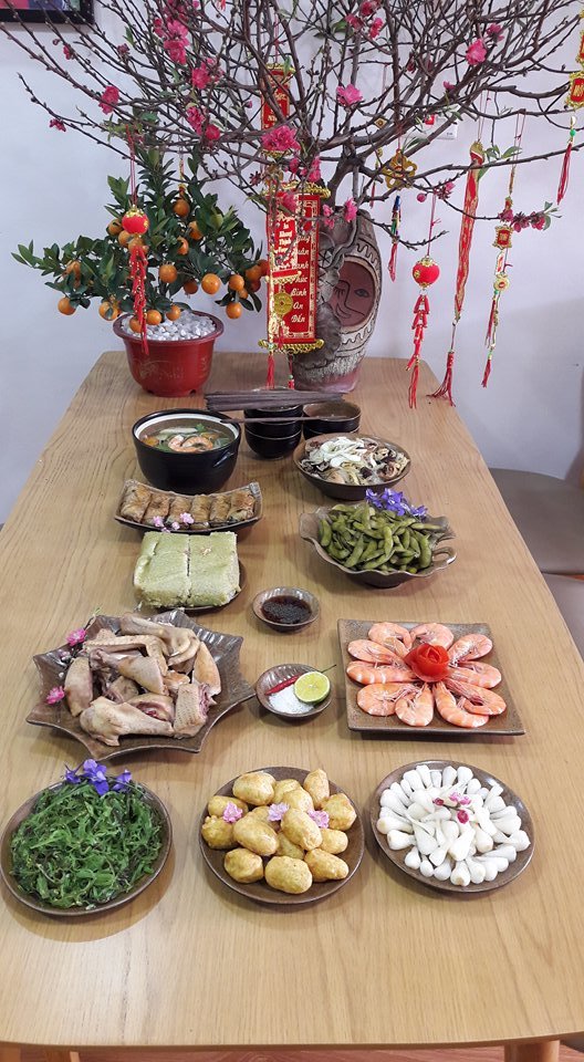 Chị em công sở chi mâm cỗ gần chục triệu đãi ông Công ông Táo Chị em công sở chi mâm cỗ gần chục triệu đãi ông Công ông Táo