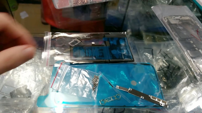 iPhone X dựng giá hơn 10 triệu đã được tạo ra như thế này iPhone X dựng giá hơn 10 triệu đã được tạo ra như thế này