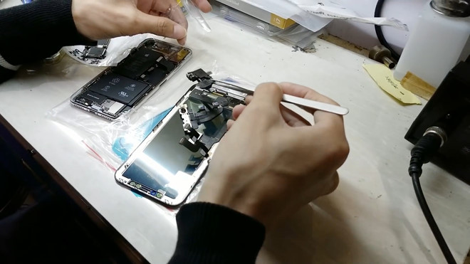 iPhone X dựng giá hơn 10 triệu đã được tạo ra như thế này iPhone X dựng giá hơn 10 triệu đã được tạo ra như thế này