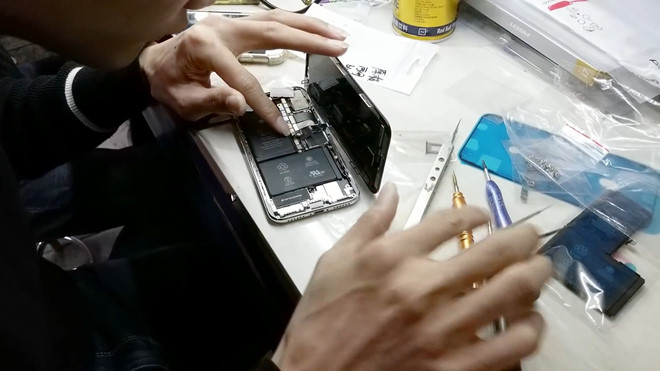 iPhone X dựng giá hơn 10 triệu đã được tạo ra như thế này iPhone X dựng giá hơn 10 triệu đã được tạo ra như thế này