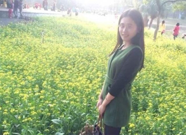 Cô gái trẻ biến thành bà lão chỉ sau một đêm Cô gái trẻ biến thành bà lão chỉ sau một đêm