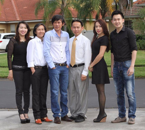 Bất ngờ nhan sắc người vợ bí mật ít người biết của danh hài Hoài Linh Bất ngờ nhan sắc người vợ bí mật ít người biết của danh hài Hoài Linh
