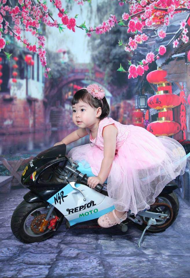 Con gái được chụp ảnh kỉ niệm ở trường, ngày nhận ảnh mẹ biết đời con sóng gió từ nhỏ Con gái được chụp ảnh kỉ niệm ở trường, ngày nhận ảnh mẹ biết đời con sóng gió từ nhỏ