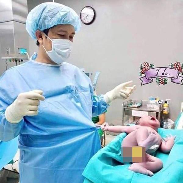 Màn chào hỏi cuộc đời ấn tượng nhất đầu năm, khiến mẹ mát mặt ngay lần đầu chạm trán Màn chào hỏi cuộc đời ấn tượng nhất đầu năm, khiến mẹ mát mặt ngay lần đầu chạm trán
