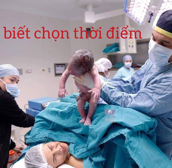 Màn chào hỏi cuộc đời ấn tượng nhất đầu năm, khiến mẹ mát mặt ngay lần đầu chạm trán Màn chào hỏi cuộc đời ấn tượng nhất đầu năm, khiến mẹ mát mặt ngay lần đầu chạm trán