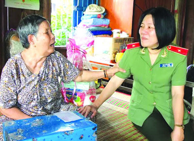 Chân dung 2 nữ tướng công an ở miền Tây Chân dung 2 nữ tướng công an ở miền Tây