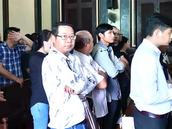 Nhiều đại gia hầu tòa vì đánh Poker trong khách sạn Sài Gòn Nhiều đại gia hầu tòa vì đánh Poker trong khách sạn Sài Gòn