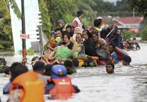 Lũ quét ở Indonesia khiến ít nhất 63 người thiệt mạng Lũ quét ở Indonesia khiến ít nhất 63 người thiệt mạng