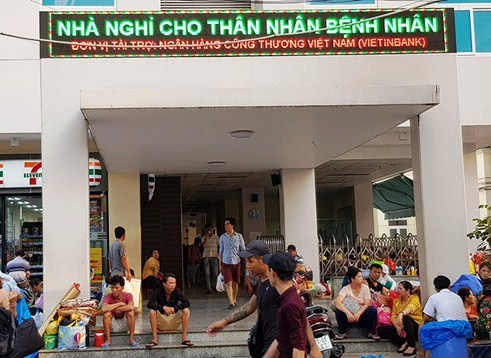 Nhiều bệnh viện TP.HCM thu phí người nuôi bệnh Nhiều bệnh viện TP.HCM thu phí người nuôi bệnh