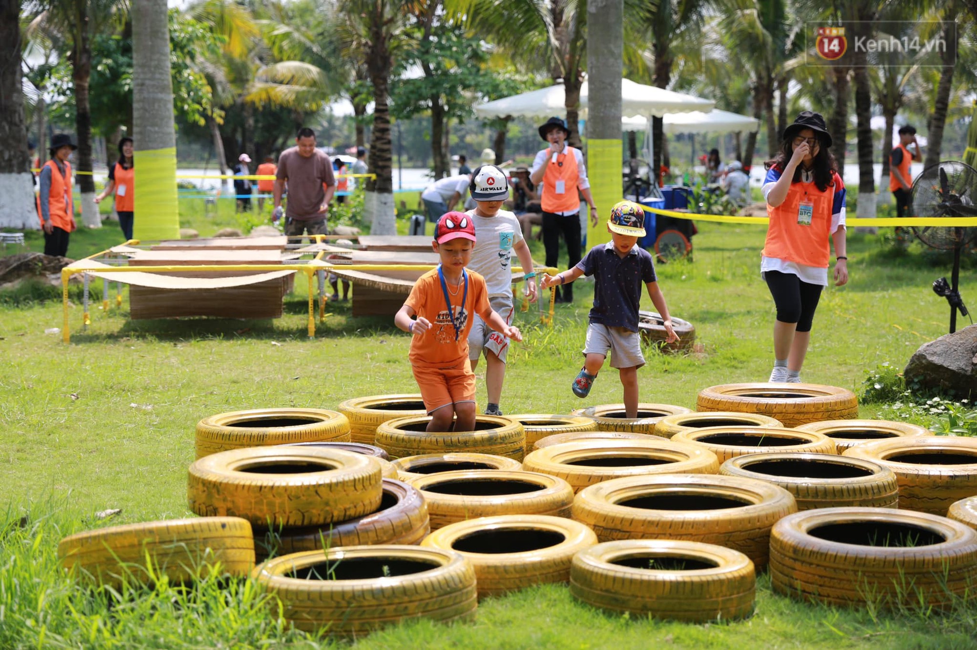 Khu vui chơi, trung tâm thương mại, rạp phim ở Thủ đô đông đúc trong ngày đầu nghỉ lễ - 15